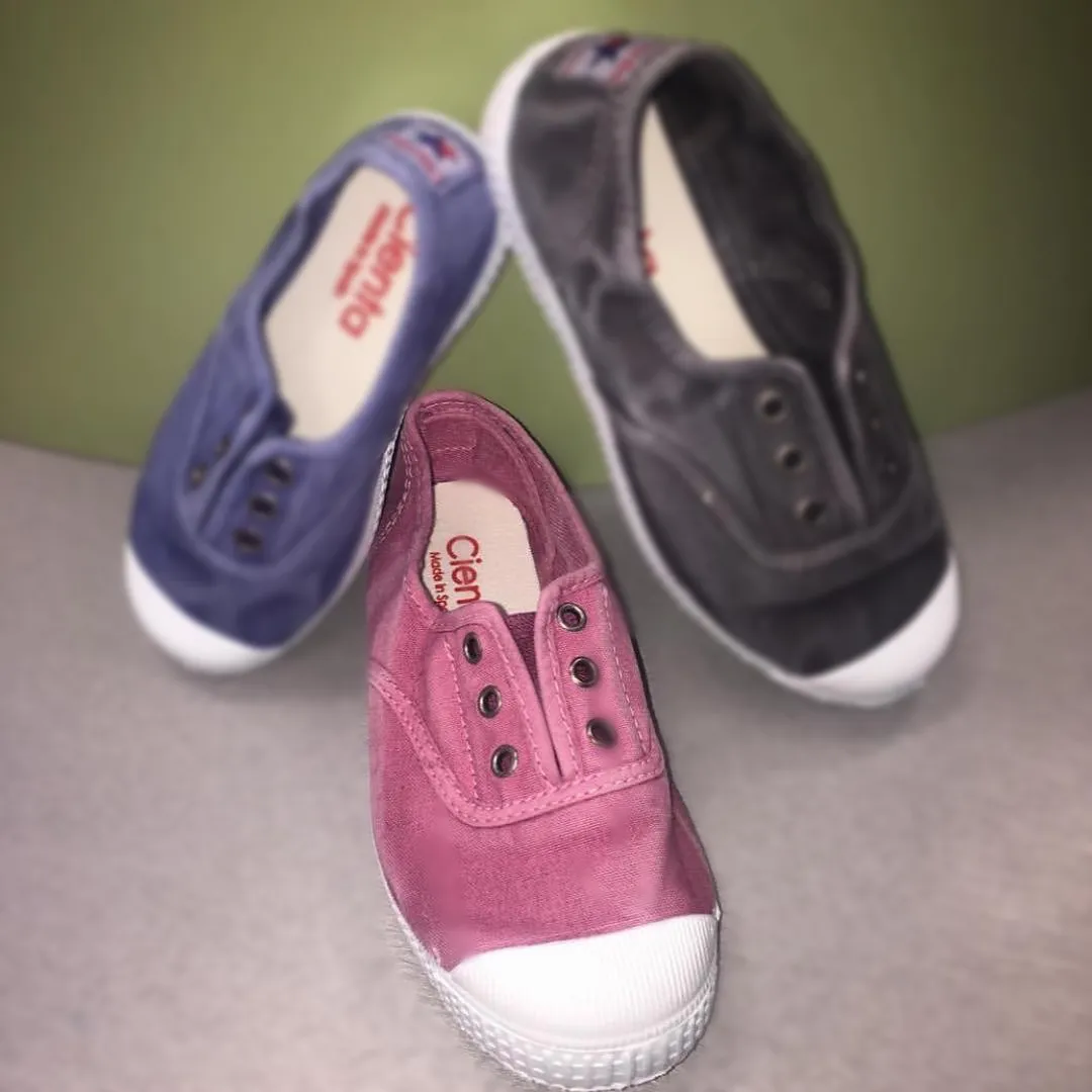Cienta Girl's Distressed Pink Canvas Laceless Sneaker