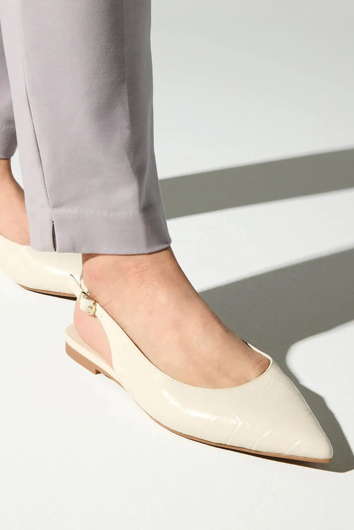 Vera Slingback Flat in Bone Croc